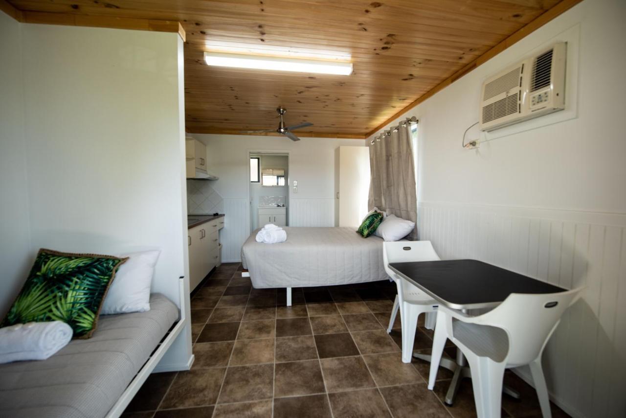 Sarina Palms Caravan And Cabins Village Экстерьер фото