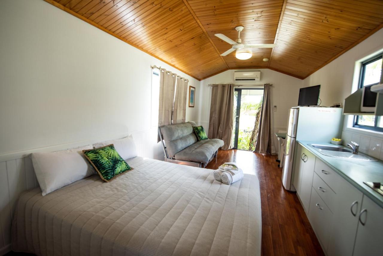 Sarina Palms Caravan And Cabins Village Экстерьер фото