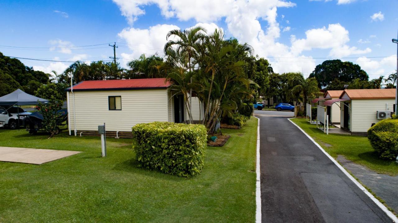 Sarina Palms Caravan And Cabins Village Экстерьер фото