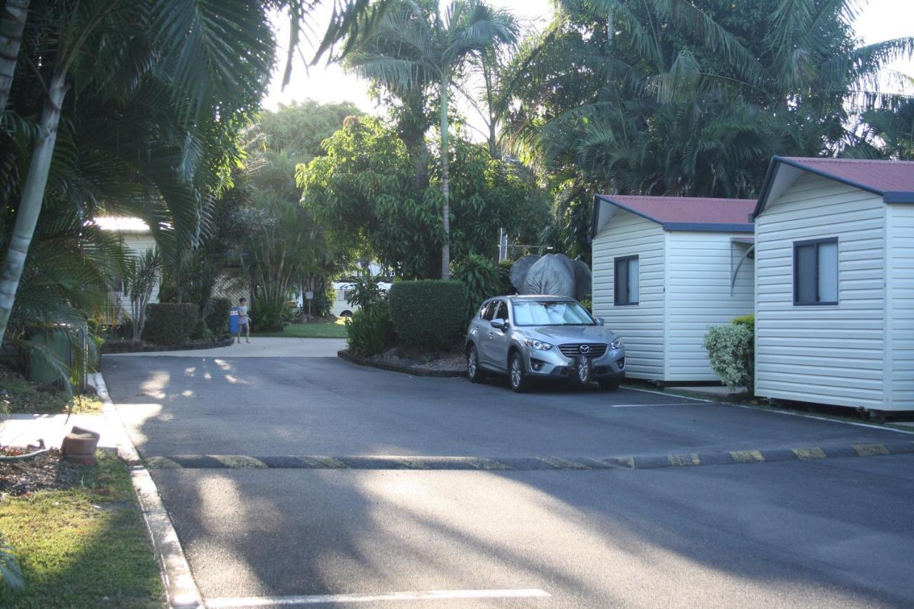 Sarina Palms Caravan And Cabins Village Экстерьер фото